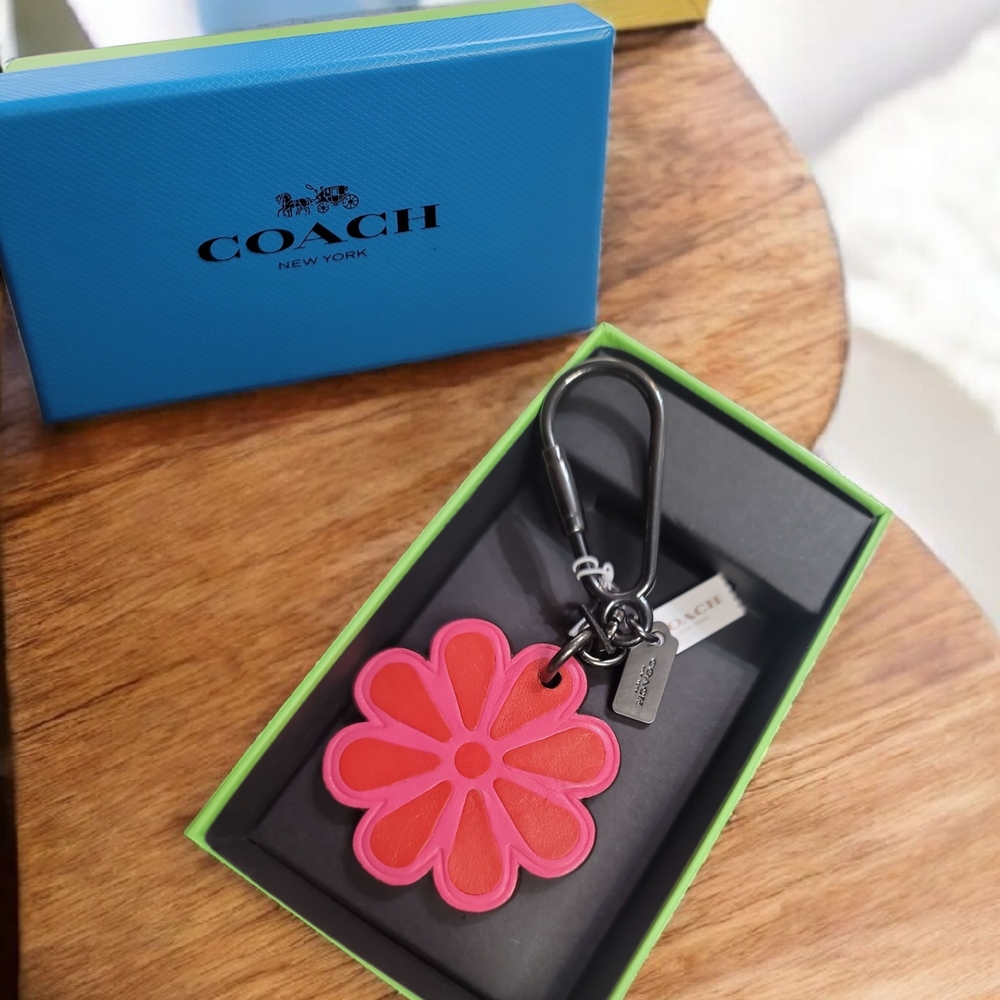 Coach NWT Carmine Dahlia Flower Keychain Gunmetal